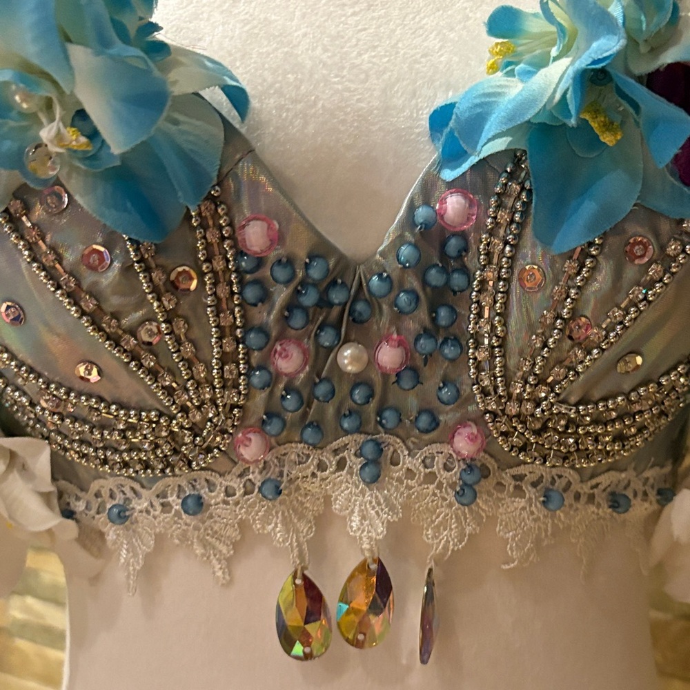 Mermaid 🧜♀️ Floral Embellished Bra Top with Rhinestones - Picture 2 of 10